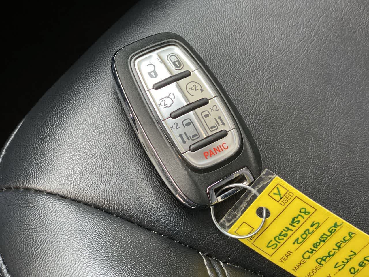 Used 2025 Chrysler Pacifica Select FWD image 27