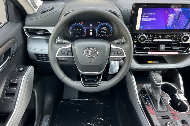 New 2026 Toyota Highlander Limited AWD/4WD image 16