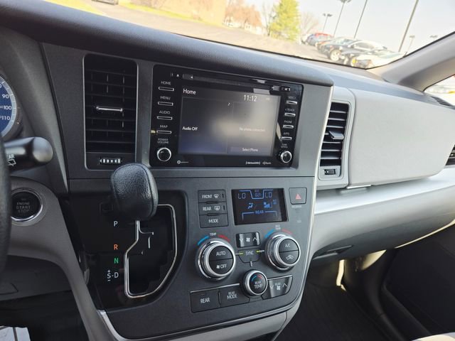 Used 2019 Toyota Sienna LE w/ LE Preferred Package FWD image 25