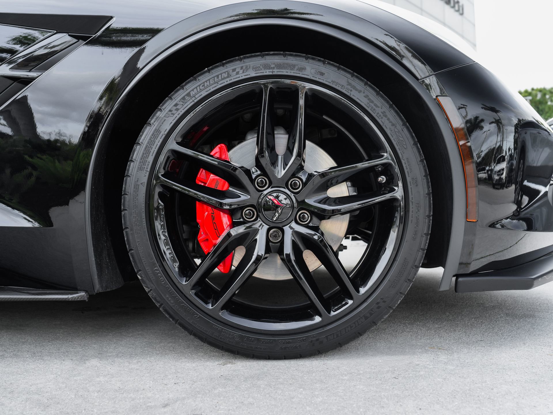 Used 2019 Chevrolet Corvette Stingray Coupe w/ Carbon Flash Badge Package RWD image 28