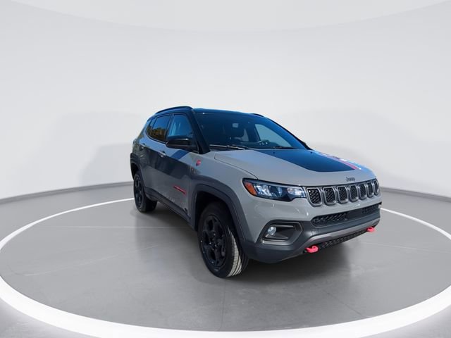 Used 2024 Jeep Compass Trailhawk image 2