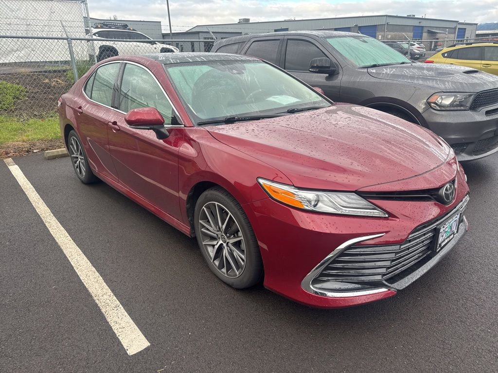 Used 2021 Toyota Camry XLE FWD image 4