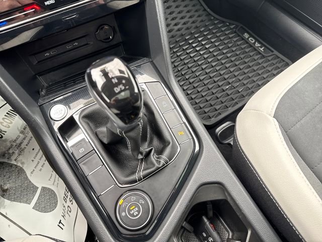 Certified 2025 Volkswagen Taos SE image 27