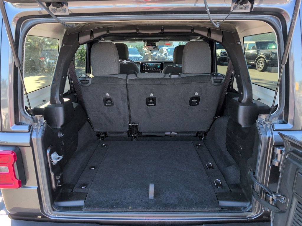 Used 2025 Jeep Wrangler Unlimited Rubicon w/ Convenience Group image 29