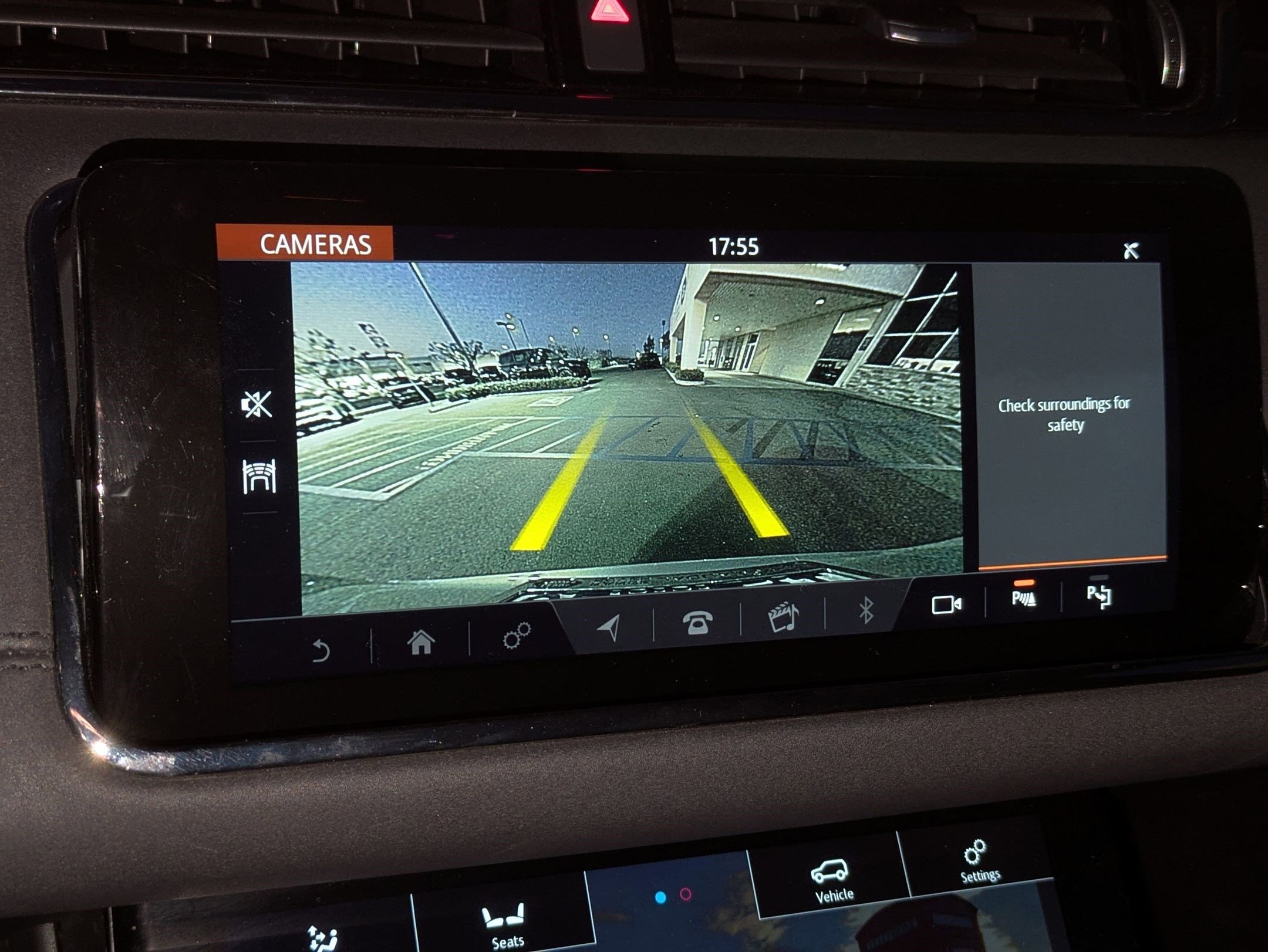 Used 2020 Land Rover Range Rover Evoque R-Dynamic SE image 19