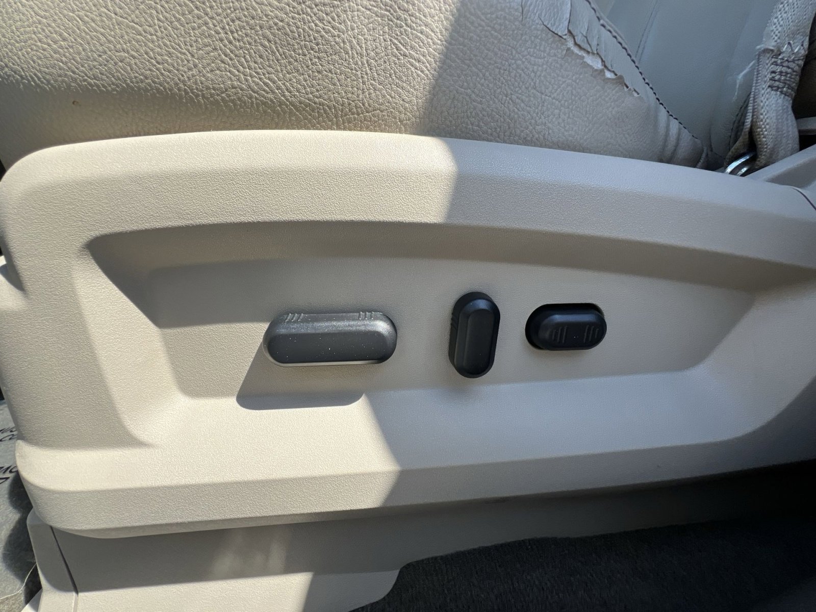Used 2013 Ford Edge Limited FWD image 22