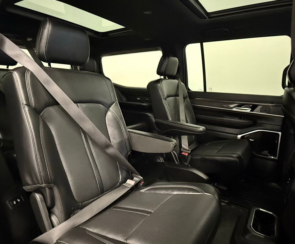 Used 2022 Jeep Wagoneer Series III w/ Premium Group I image 12