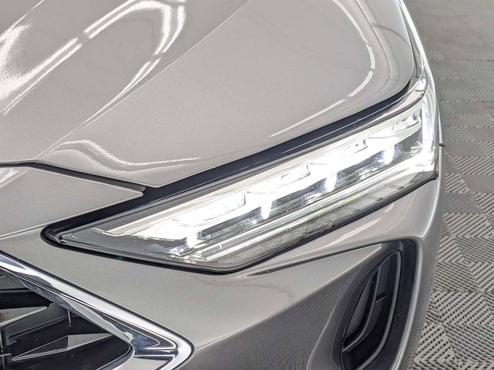 Used 2023 Acura MDX SH-AWD w/ Advance Package image 9