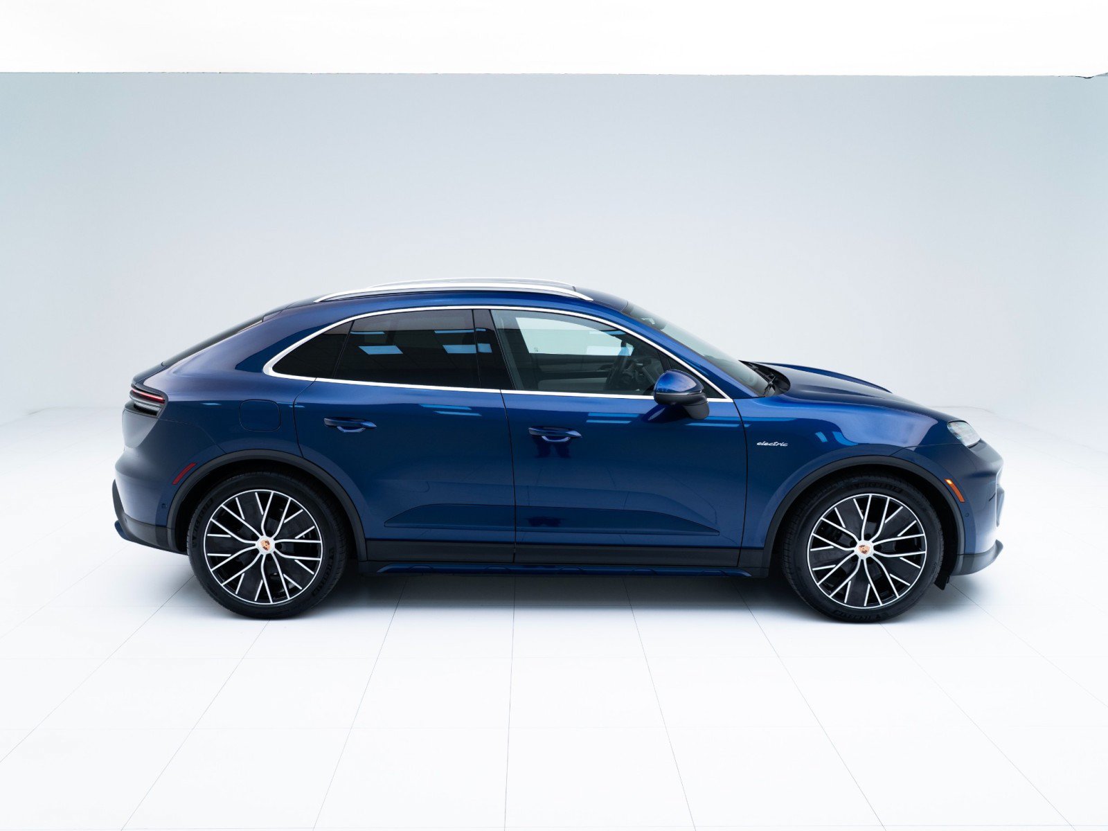 New 2026 Porsche Macan Electric RWD image 8