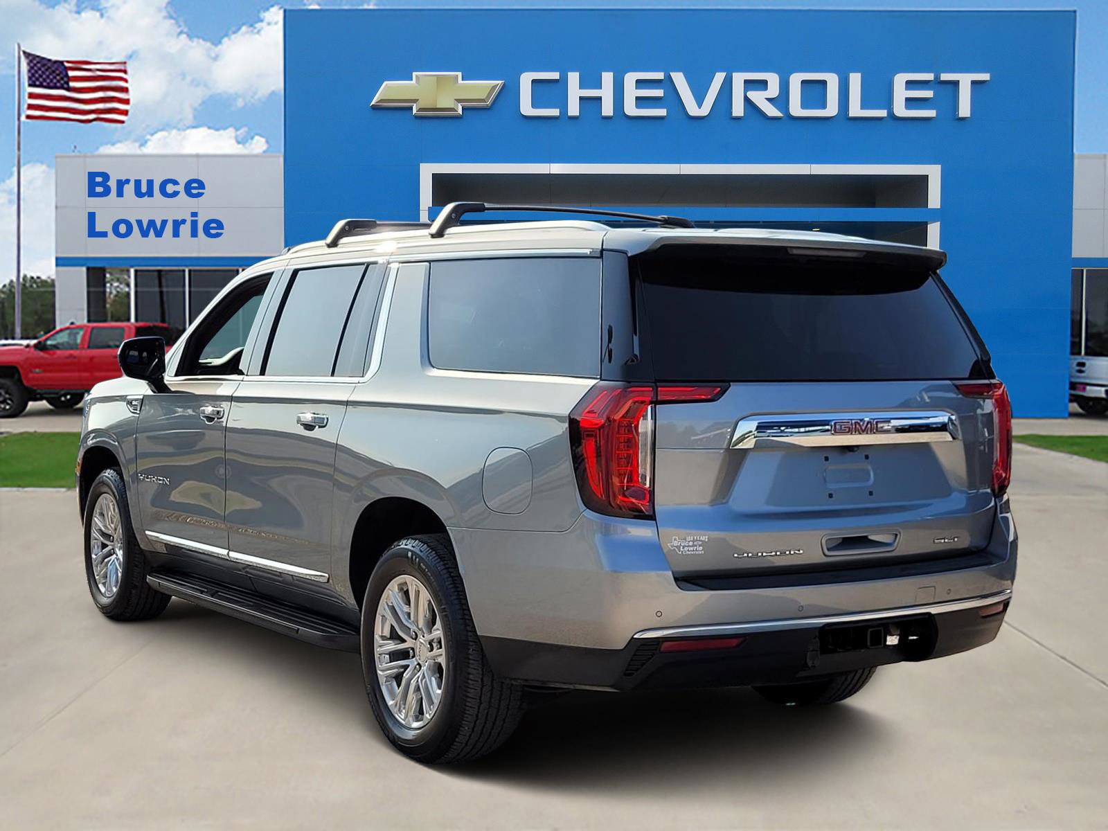 Used 2023 GMC Yukon XL SLT AWD/4WD image 5