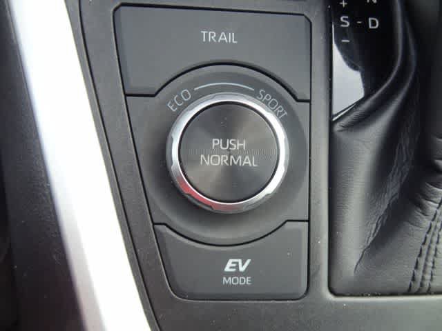 Used 2024 Toyota RAV4 XLE AWD/4WD image 27