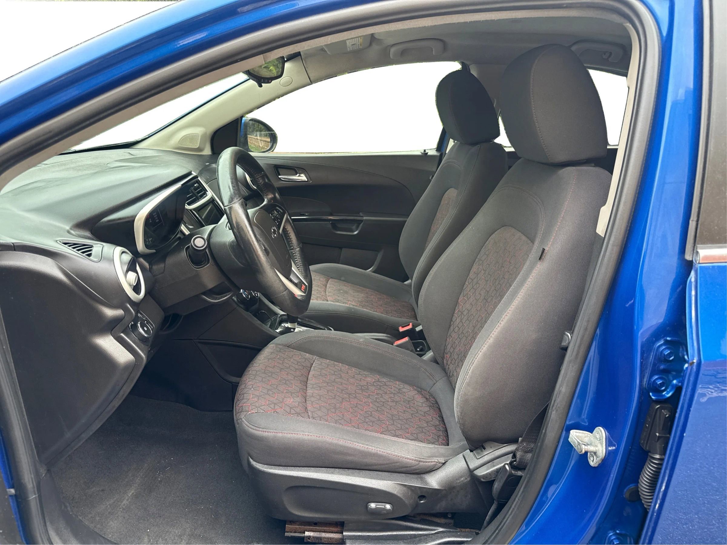 Used 2019 Chevrolet Sonic LT w/ Convenience Package FWD image 9
