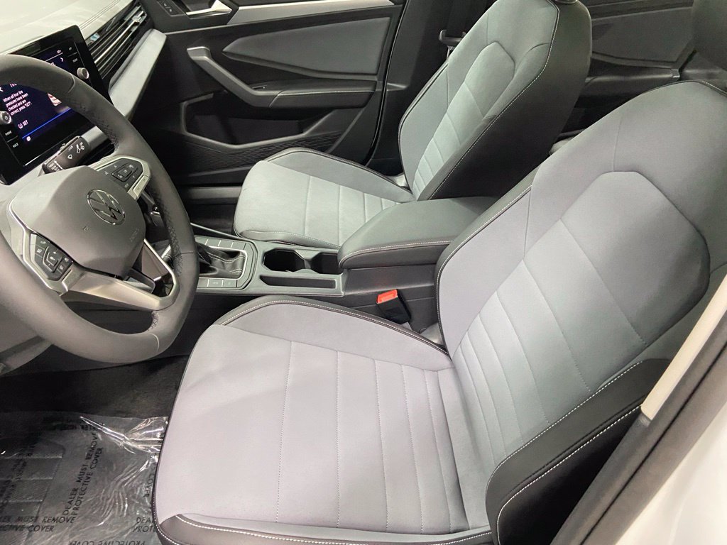 New 2027 Volkswagen Jetta SE FWD image 4