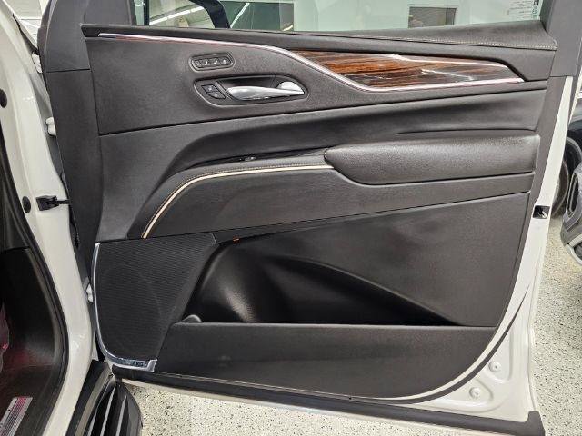 Used 2021 Cadillac Escalade Premium Luxury w/ Performance Package AWD/4WD image 27