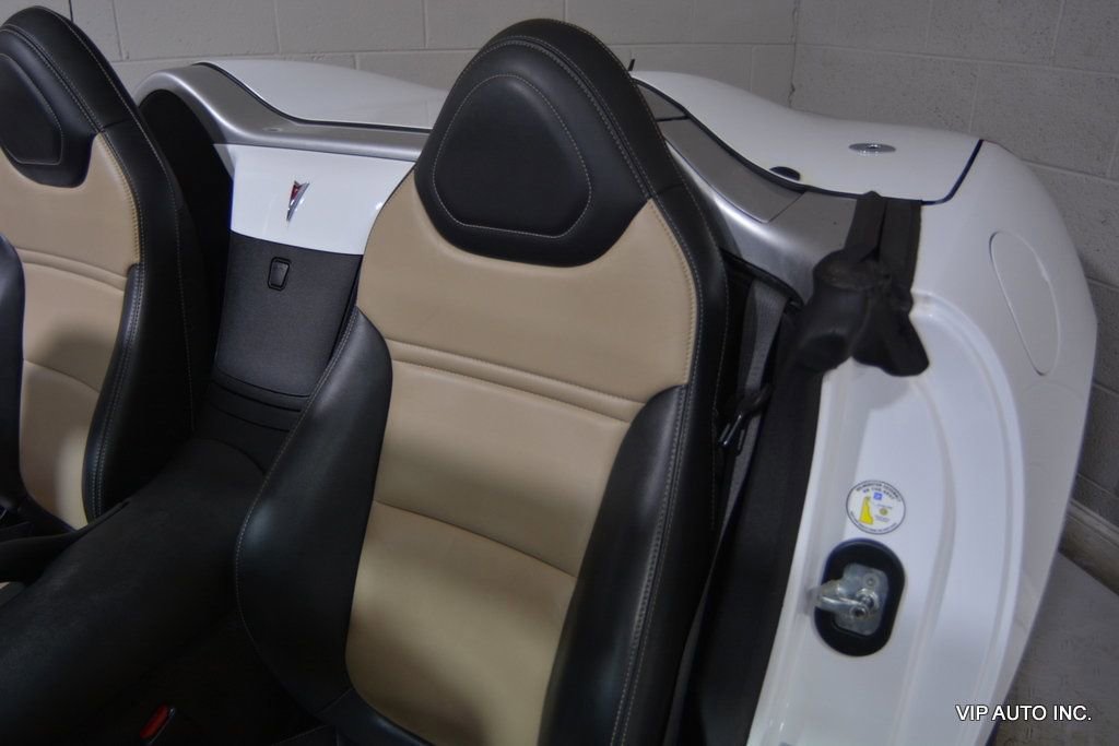 Used 2008 Pontiac Solstice Convertible w/ Premium Package image 17