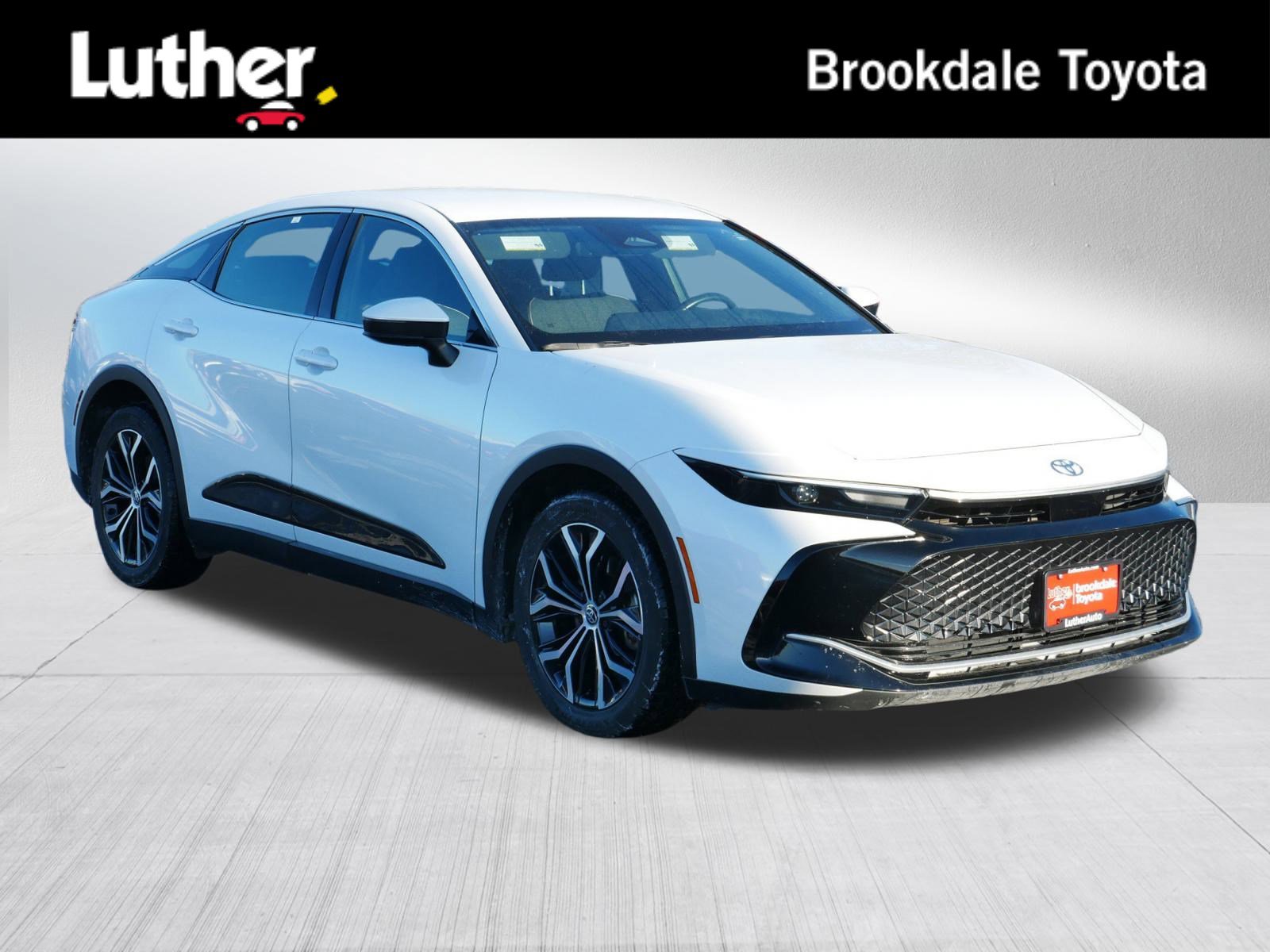 Used 2024 Toyota Crown XLE image 1