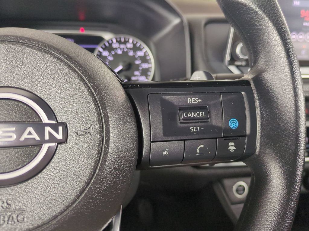 Used 2023 Nissan Rogue SV FWD image 31