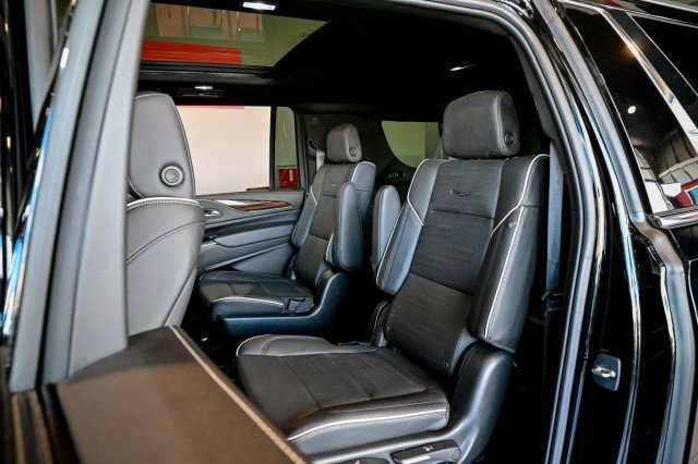 Used 2023 Cadillac Escalade ESV Premium Luxury image 19