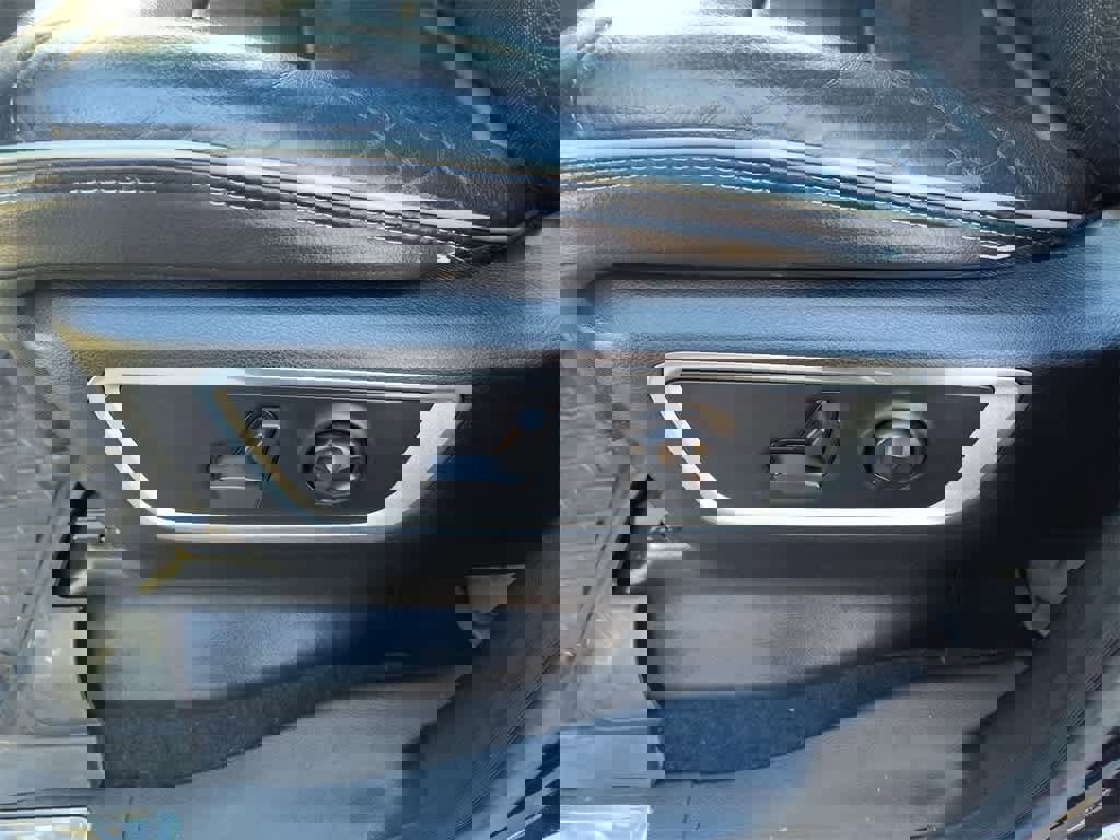 Used 2019 RAM 1500 Laramie image 12