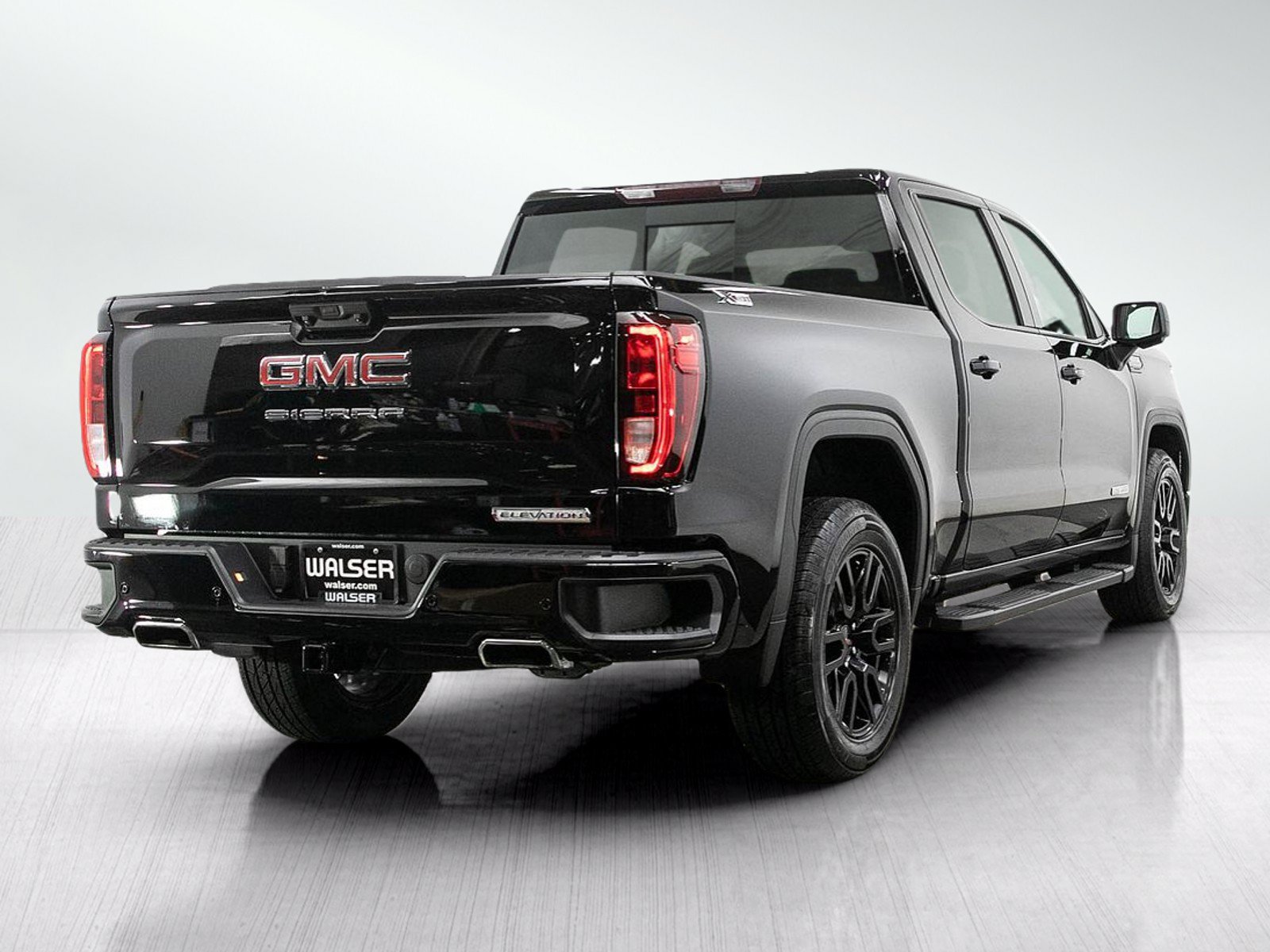 Used 2023 GMC Sierra 1500 Elevation w/ Elevation Premium Package AWD/4WD image 5