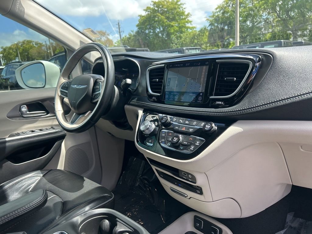 Used 2019 Chrysler Pacifica Limited w/ Tire & Wheel Group image 24