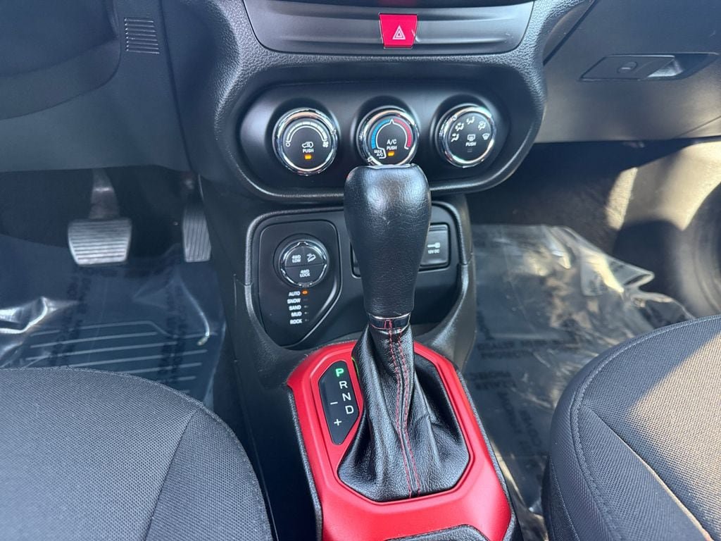Used 2016 Jeep Renegade Trailhawk AWD/4WD image 13