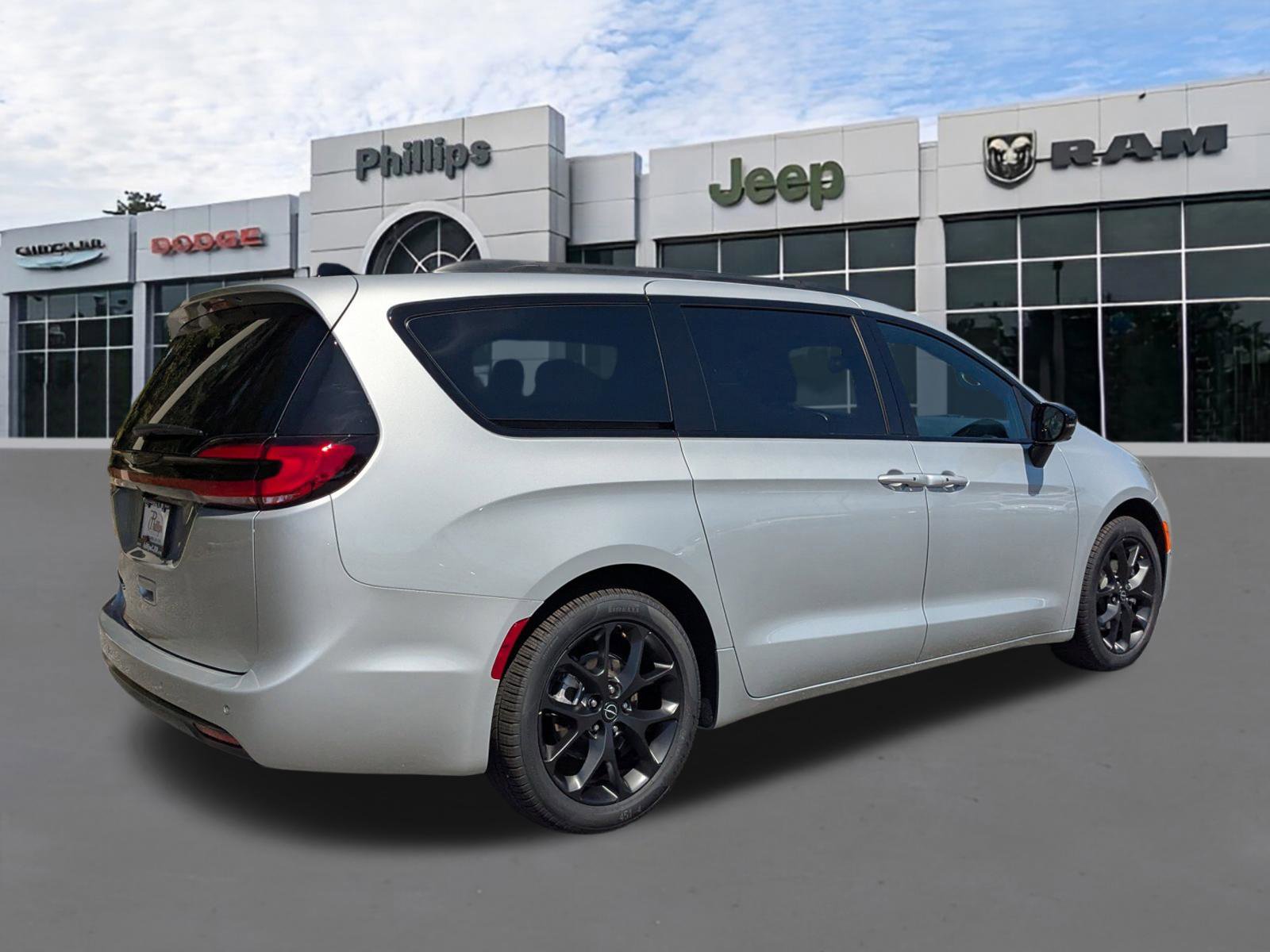 New 2026 Chrysler Pacifica Select FWD image 3