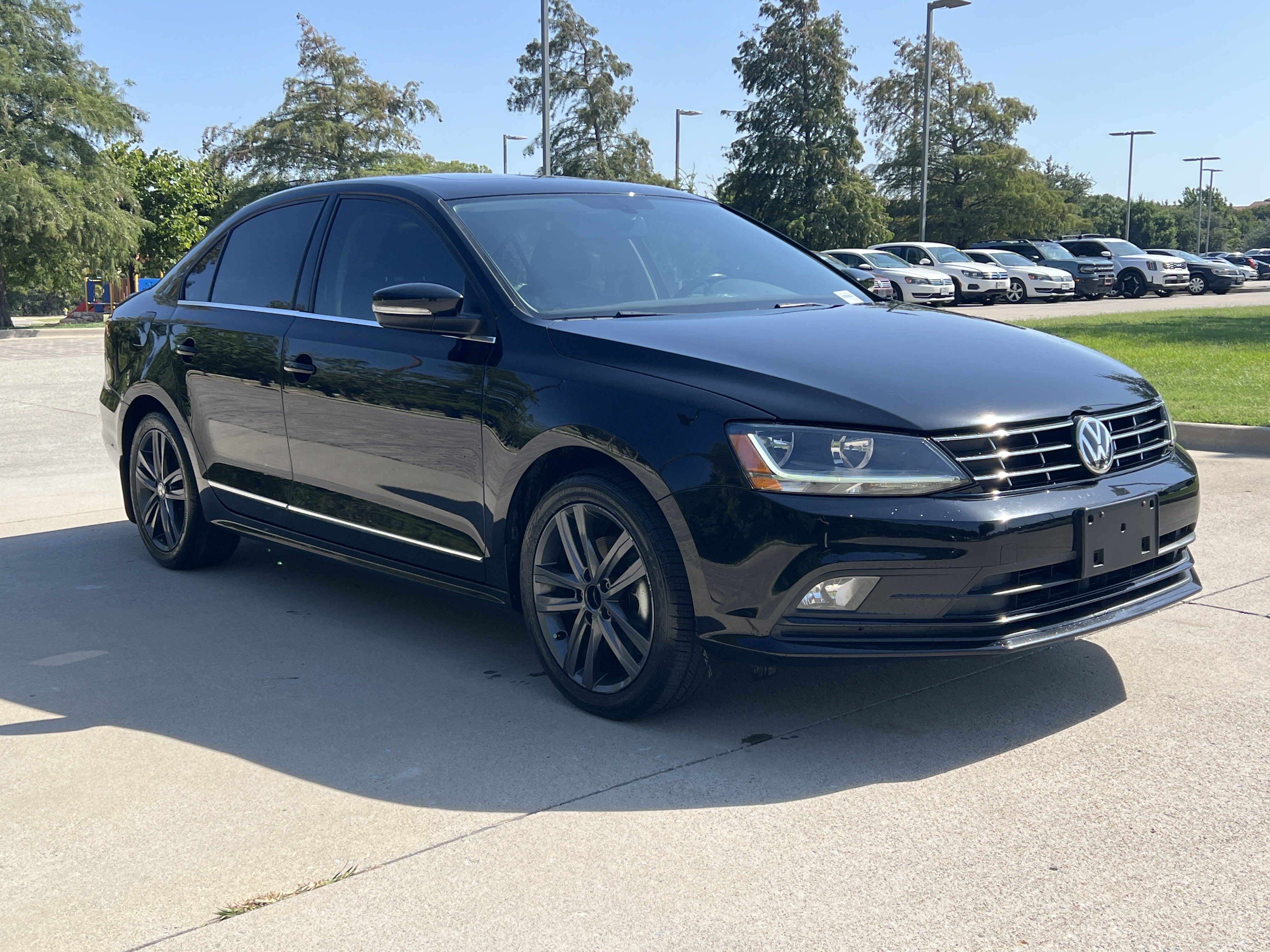 Used 2018 Volkswagen Jetta SEL FWD image 2