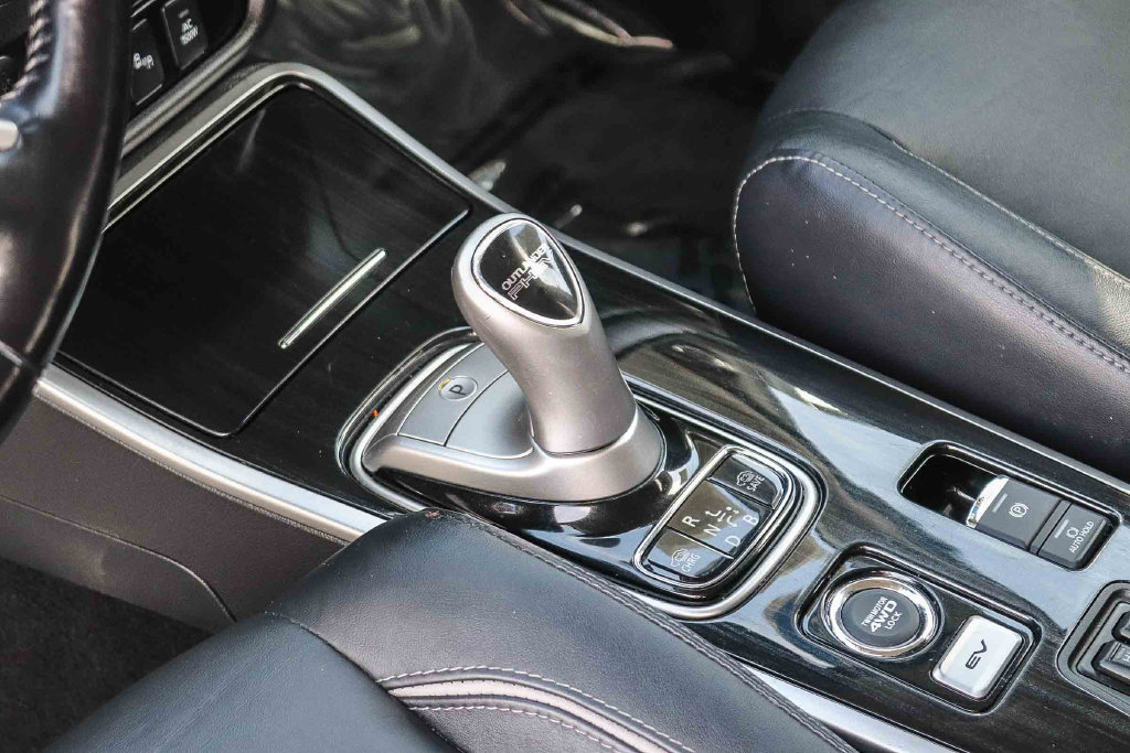 Used 2018 Mitsubishi Outlander GT AWD/4WD image 21