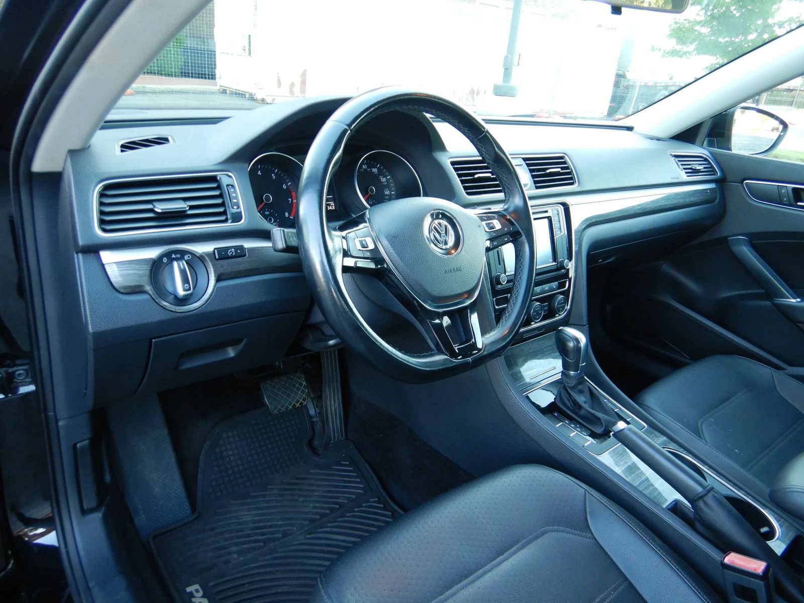 Used 2016 Volkswagen Passat 1.8T SE FWD image 13