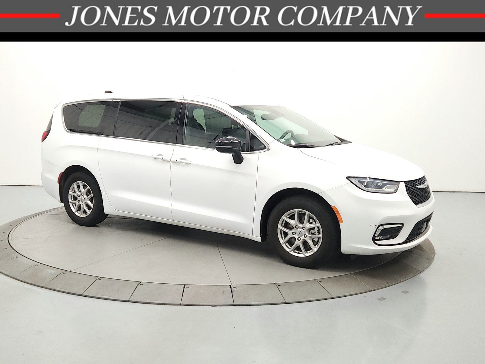 Used 2025 Chrysler Pacifica Select