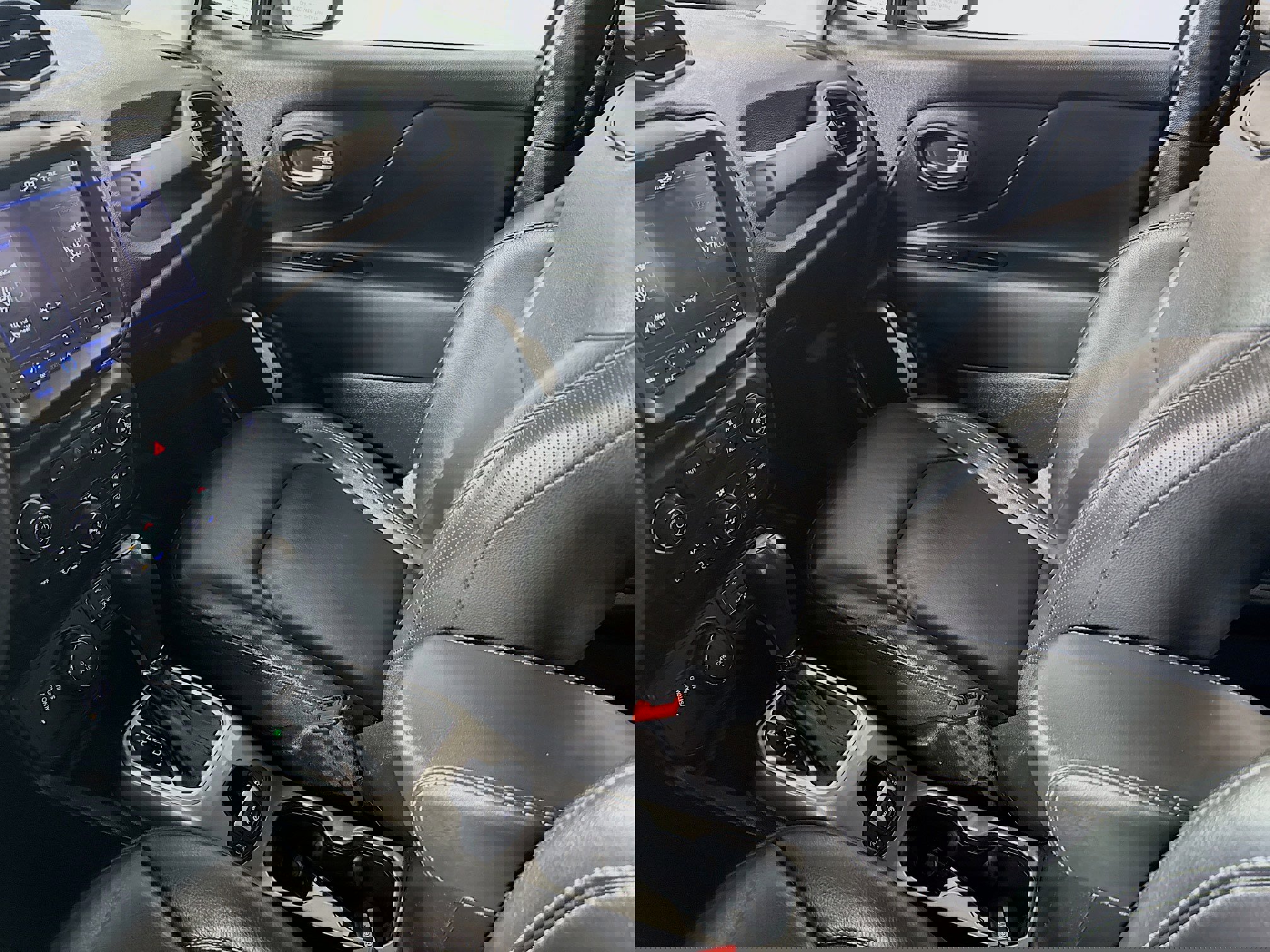 Used 2021 Jeep Renegade Limited image 24