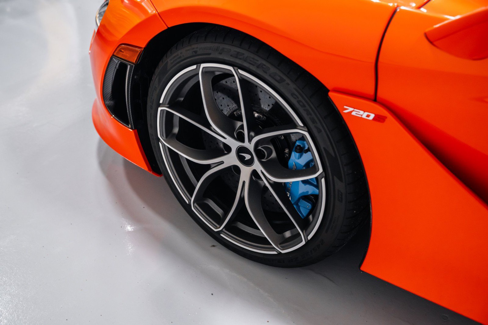 Used 2019 McLaren 720S Performance RWD image 40
