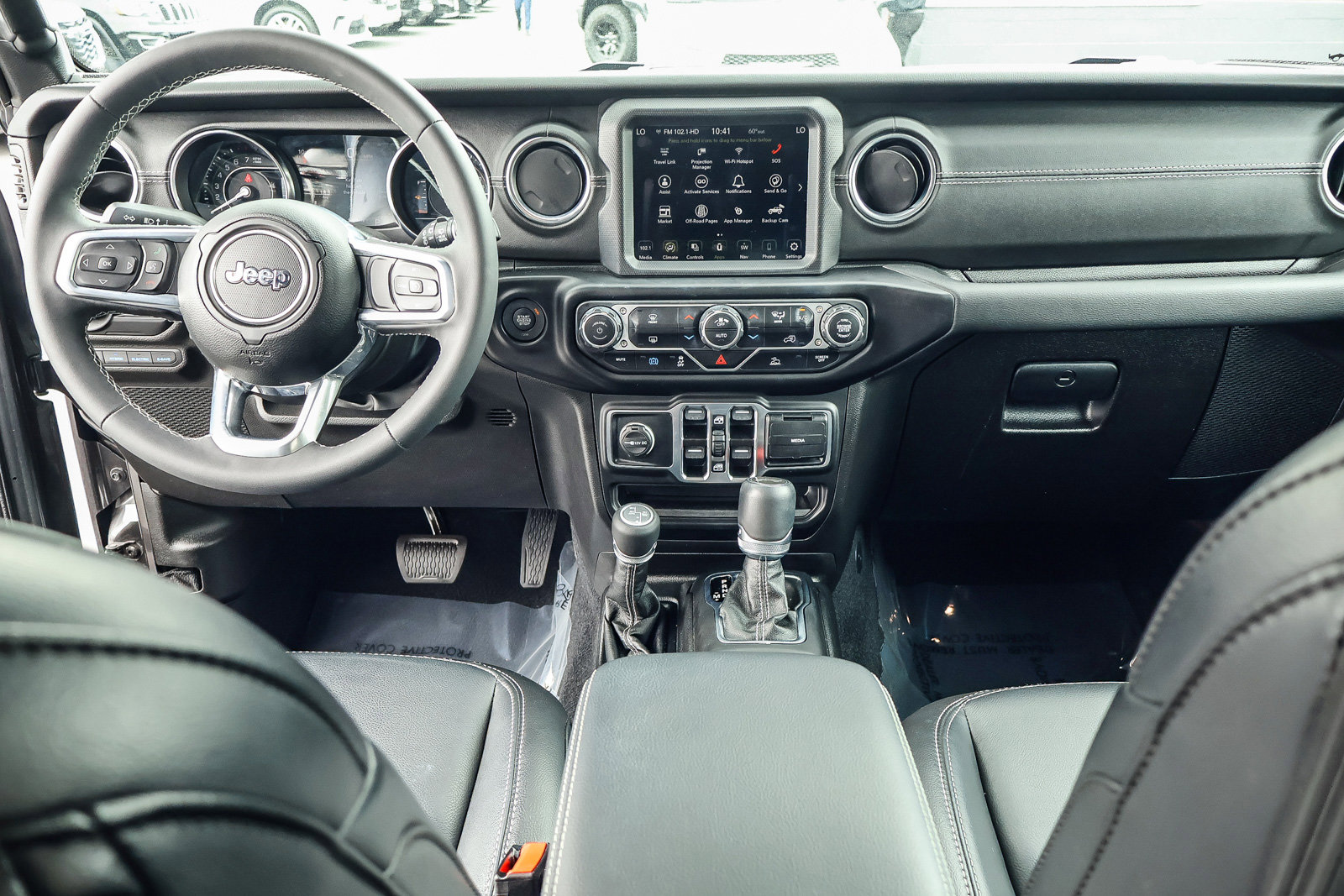 Used 2023 Jeep Wrangler Unlimited Sahara AWD/4WD image 8
