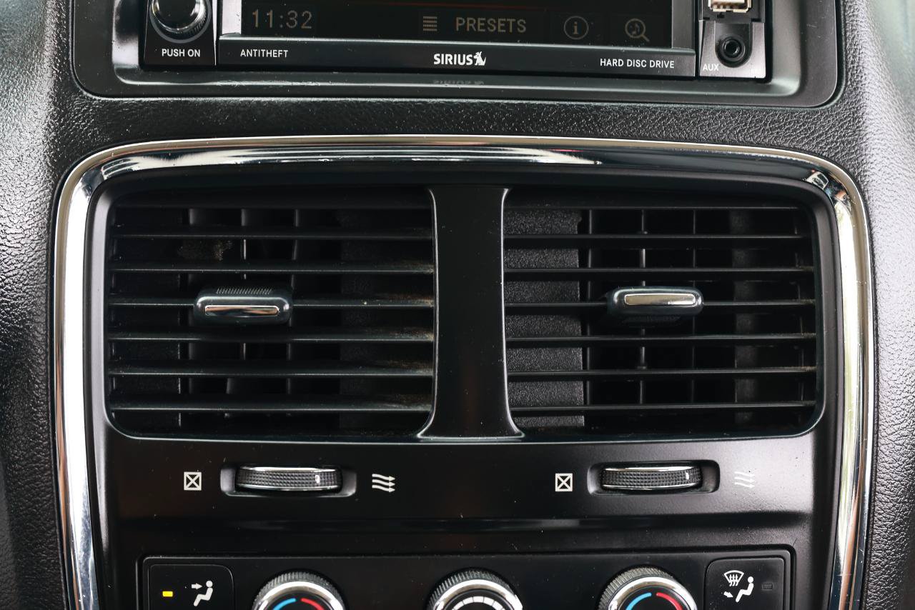 Used 2016 Dodge Grand Caravan SXT w/ Rear Park Assist Package FWD image 36