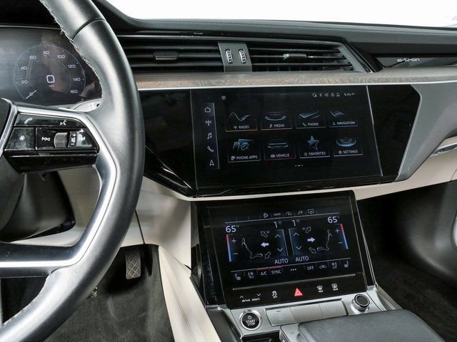 Used 2023 Audi e-tron Premium Plus w/ Premium Plus Package image 13