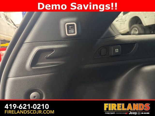 New 2025 Jeep Grand Cherokee Limited w/ Trailer Tow Package image 15