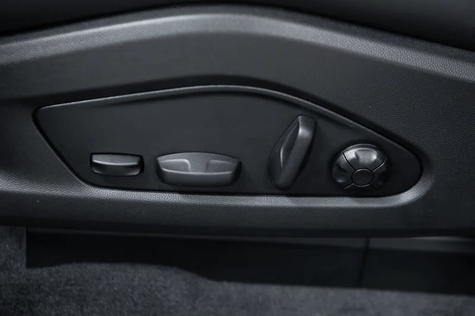 Certified 2025 Porsche Macan 4 Electric AWD/4WD image 24