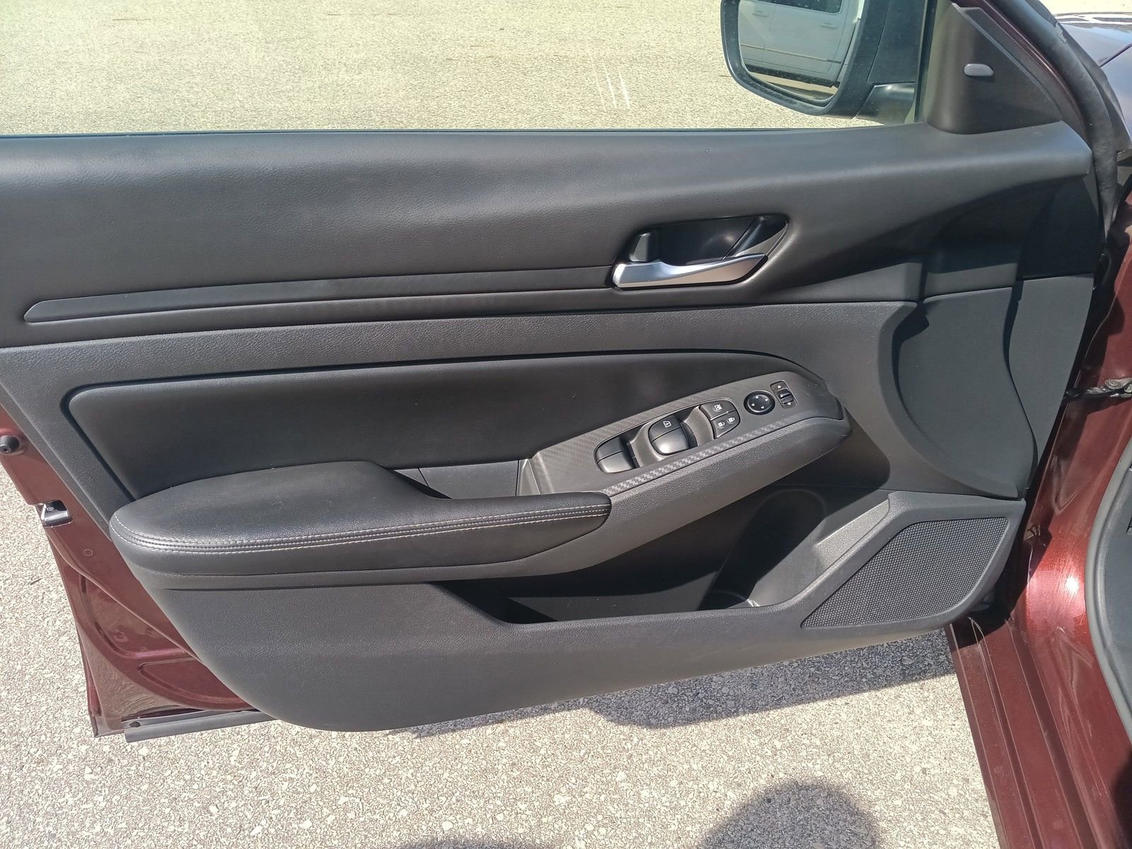 Used 2024 Nissan Altima 2.5 SV image 11