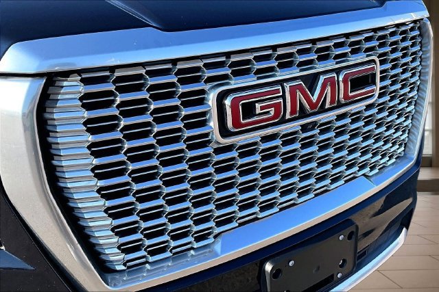 Used 2021 GMC Yukon Denali w/ Denali Premium Package AWD/4WD image 28