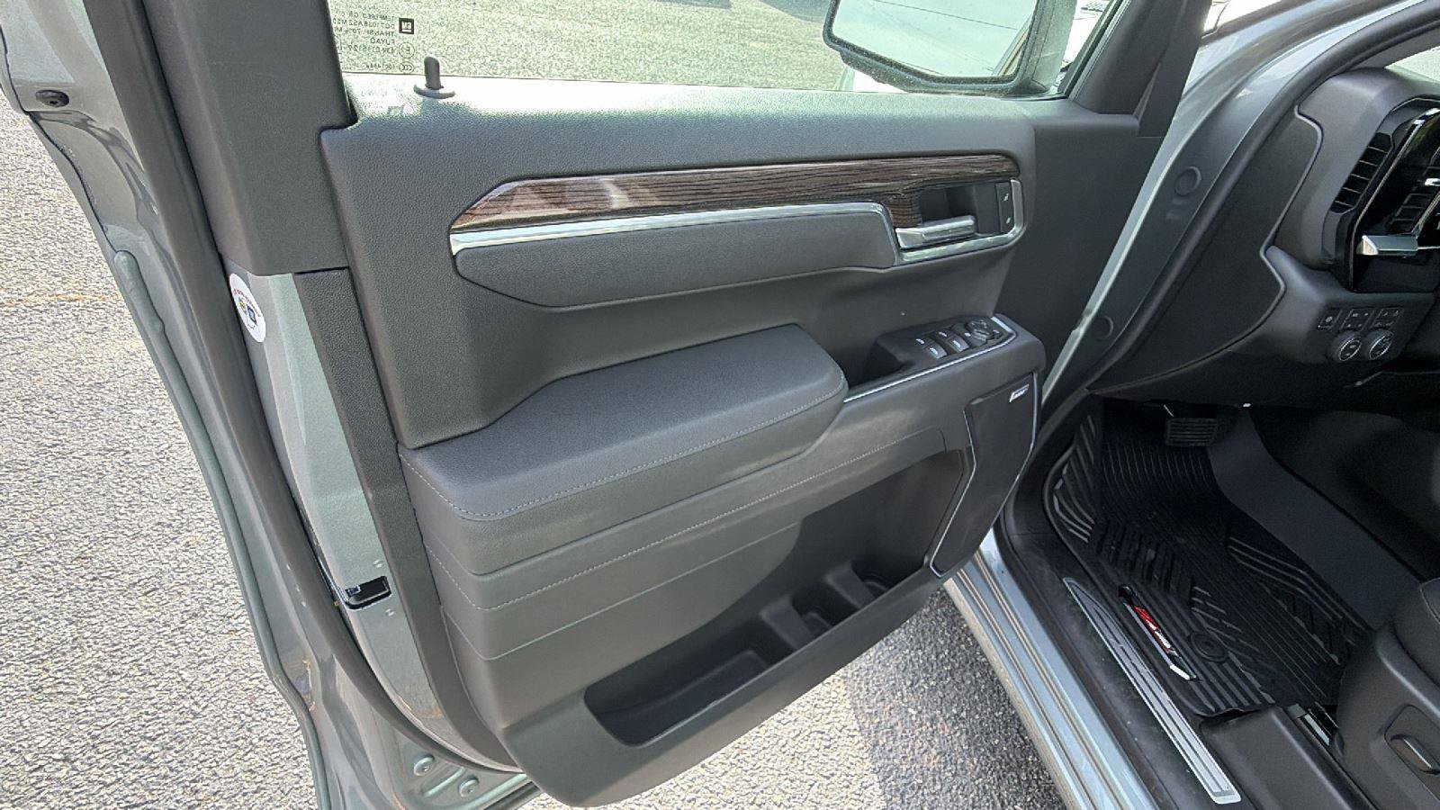 New 2026 Chevrolet Silverado 1500 RST w/ RST All Star Premium Package AWD/4WD image 11