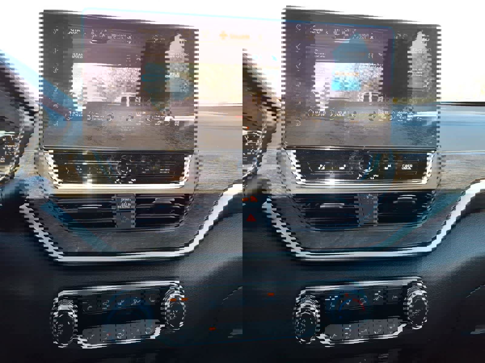 Used 2024 Nissan Altima 2.5 SV w/ SV Premium Package image 13