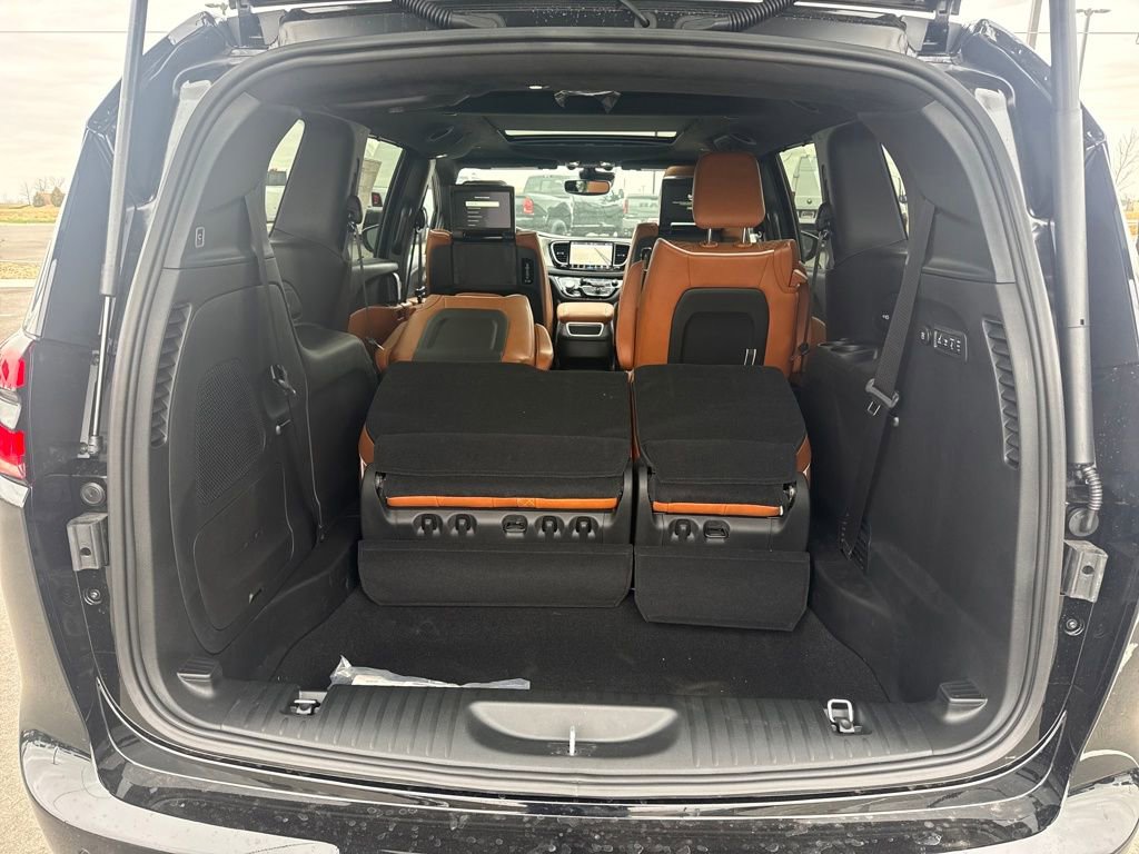 New 2026 Chrysler Pacifica Pinnacle image 29