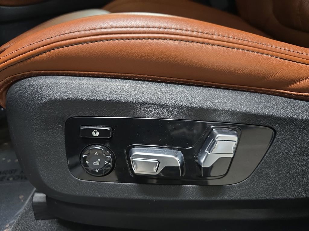 Used 2024 BMW X7 xDrive40i w/ Executive Package AWD/4WD image 28