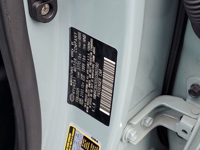 Used 2025 Hyundai Venue SEL FWD image 32