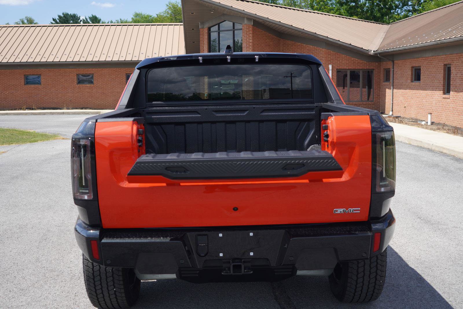 New 2025 GMC Hummer EV 2X w/ LPO, Dark Essentials Package image 5