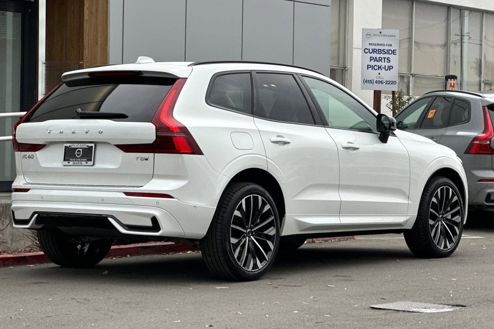 New 2026 Volvo XC60 T8 Ultra w/ Protection Package Premier image 2