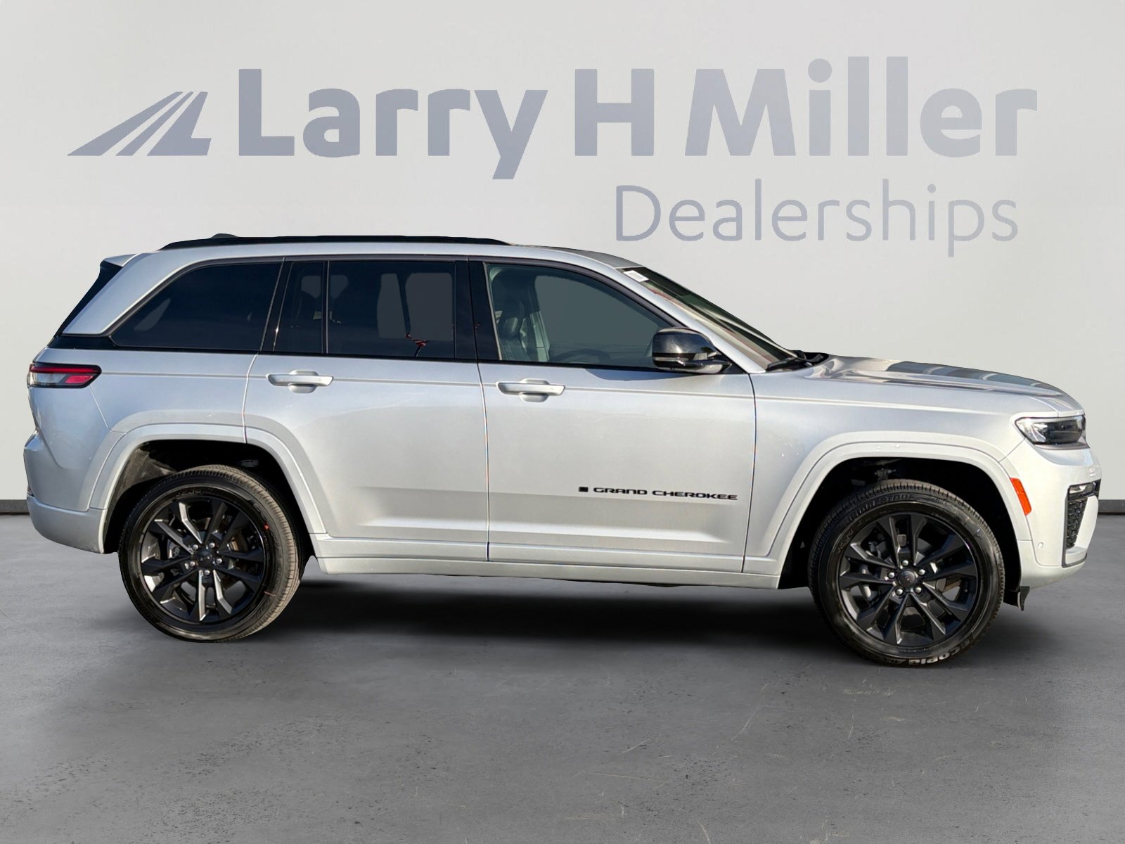 New 2026 Jeep Grand Cherokee Limited Reserve image 5