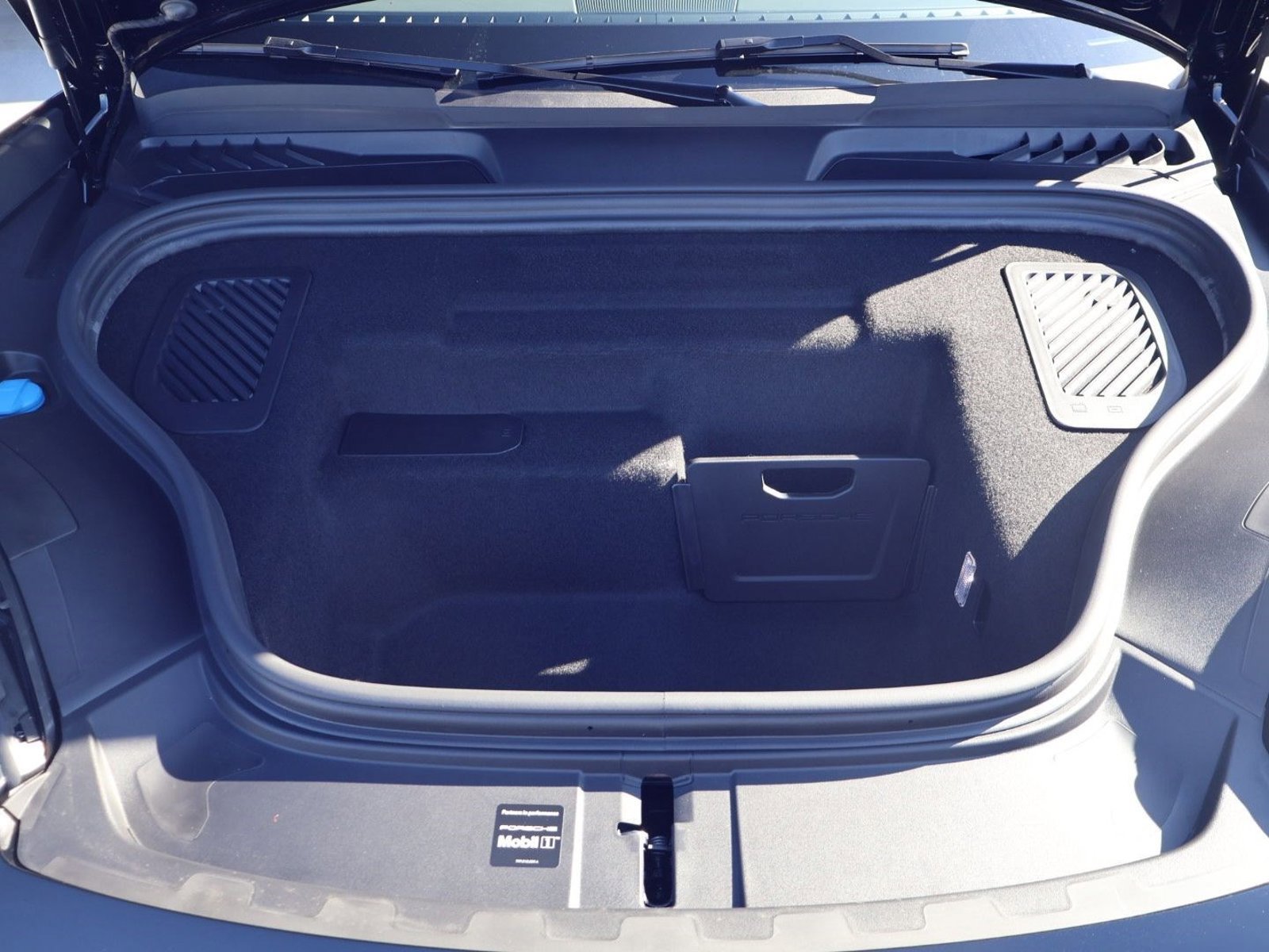 New 2026 Porsche Macan Electric image 26