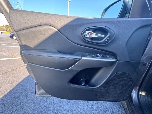 Used 2019 Jeep Cherokee High Altitude AWD/4WD image 8